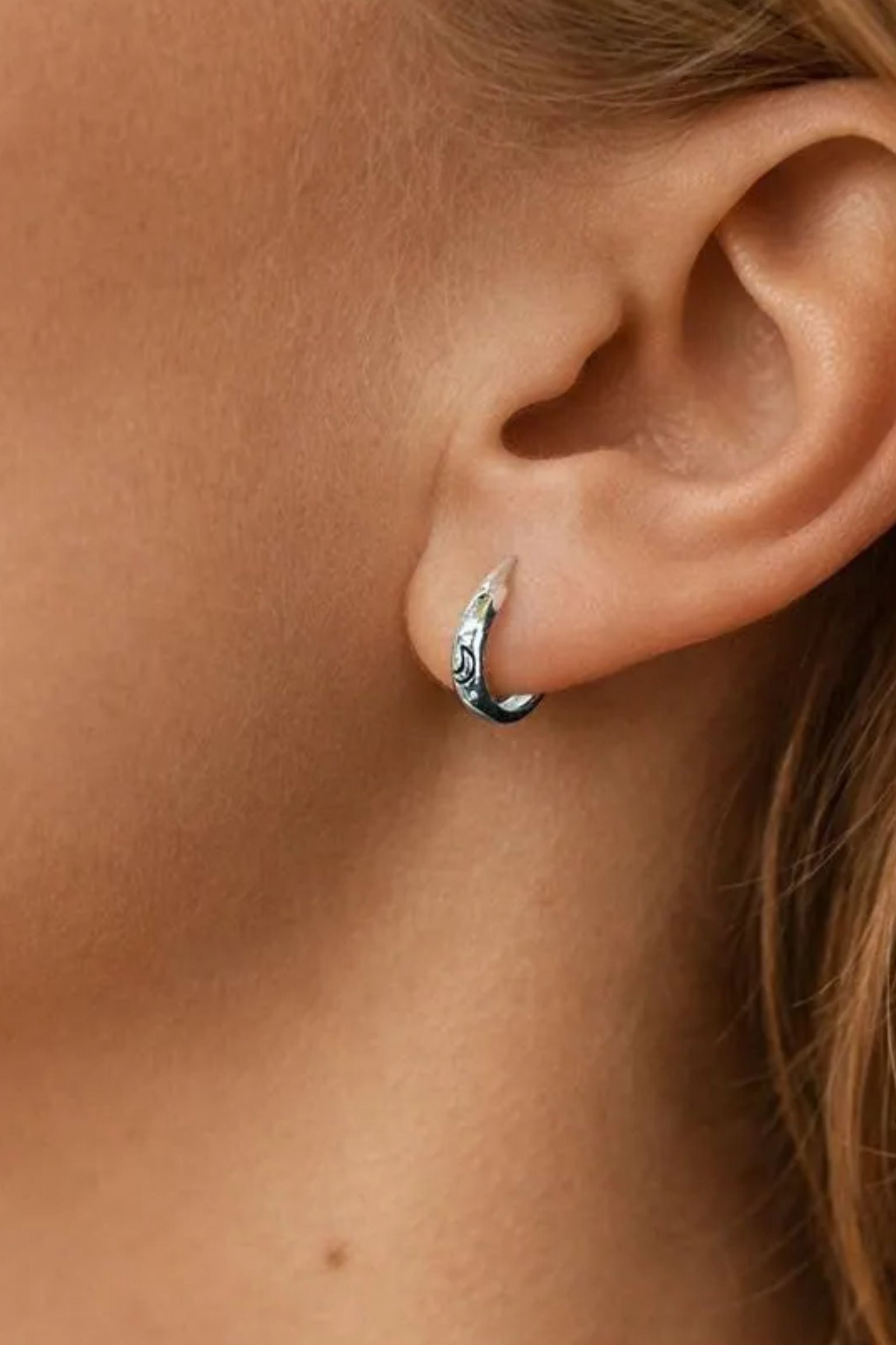 sterling-silver-engraved-moon-hoops-in-silver-model
