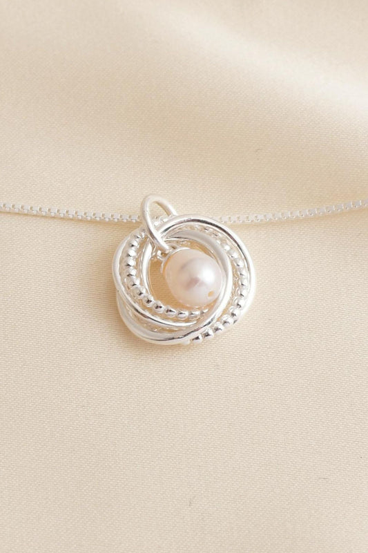 sterling-silver-five-ring-freshwater-pearl-necklace-closeup
