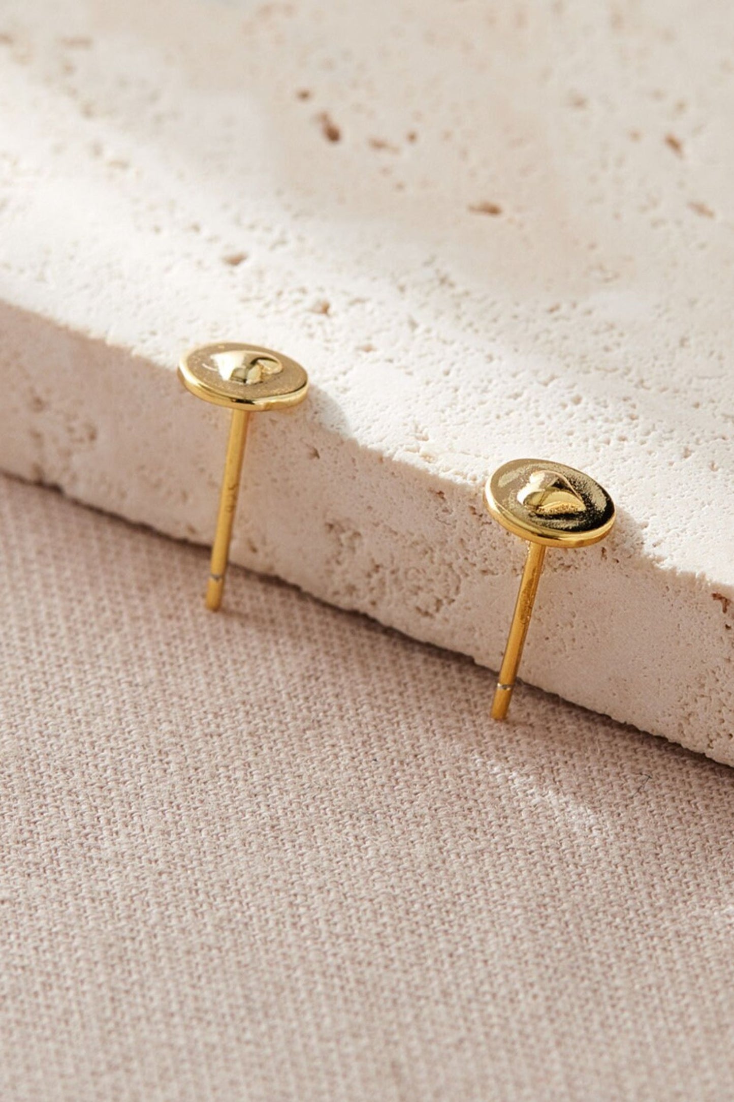 sterling-silver-round-heart-studs-6mm-in-gold-closeup