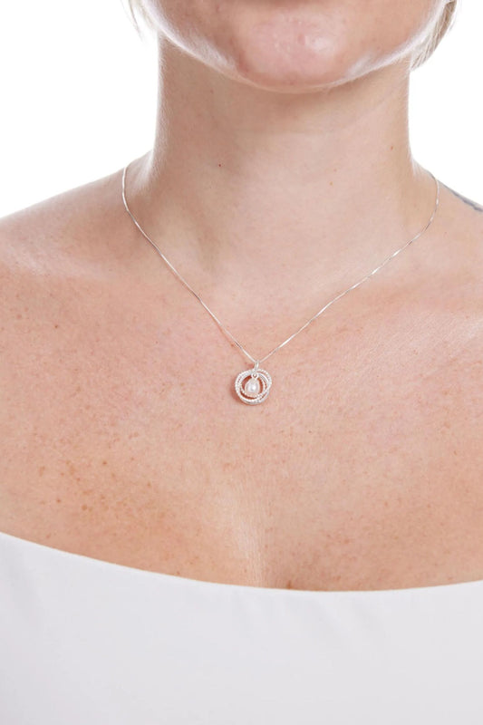 sterling-silver-three-ring-freshwater-pearl-necklace-sister-model