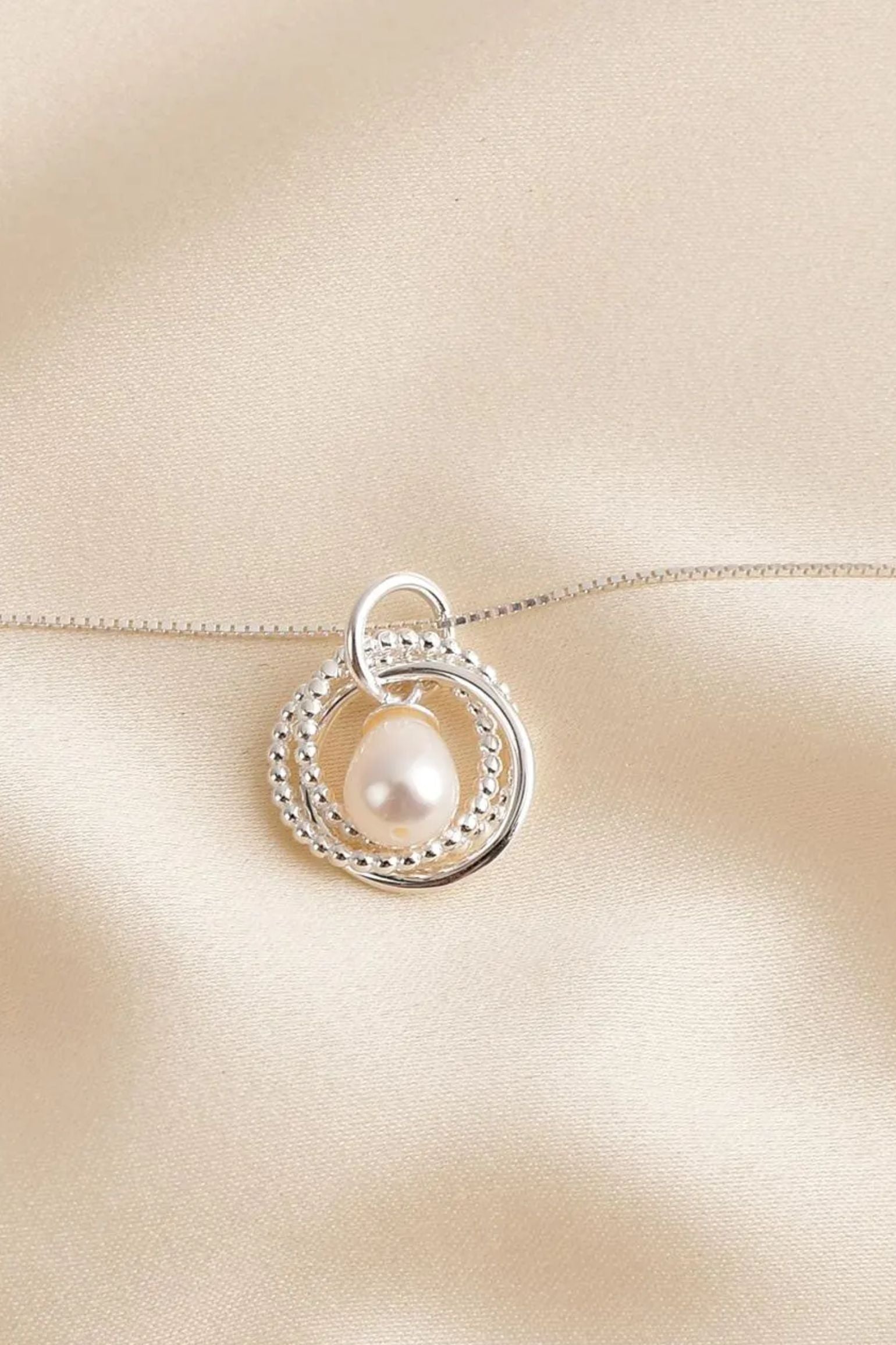 sterling-silver-three-ring-freshwater-pearl-necklace-sister-pendant