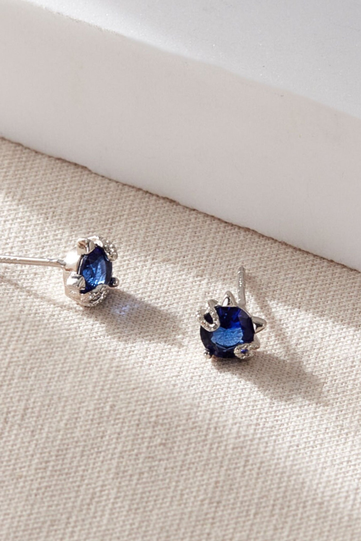sterling-silver-cz-cat-studs-in-silver-blue