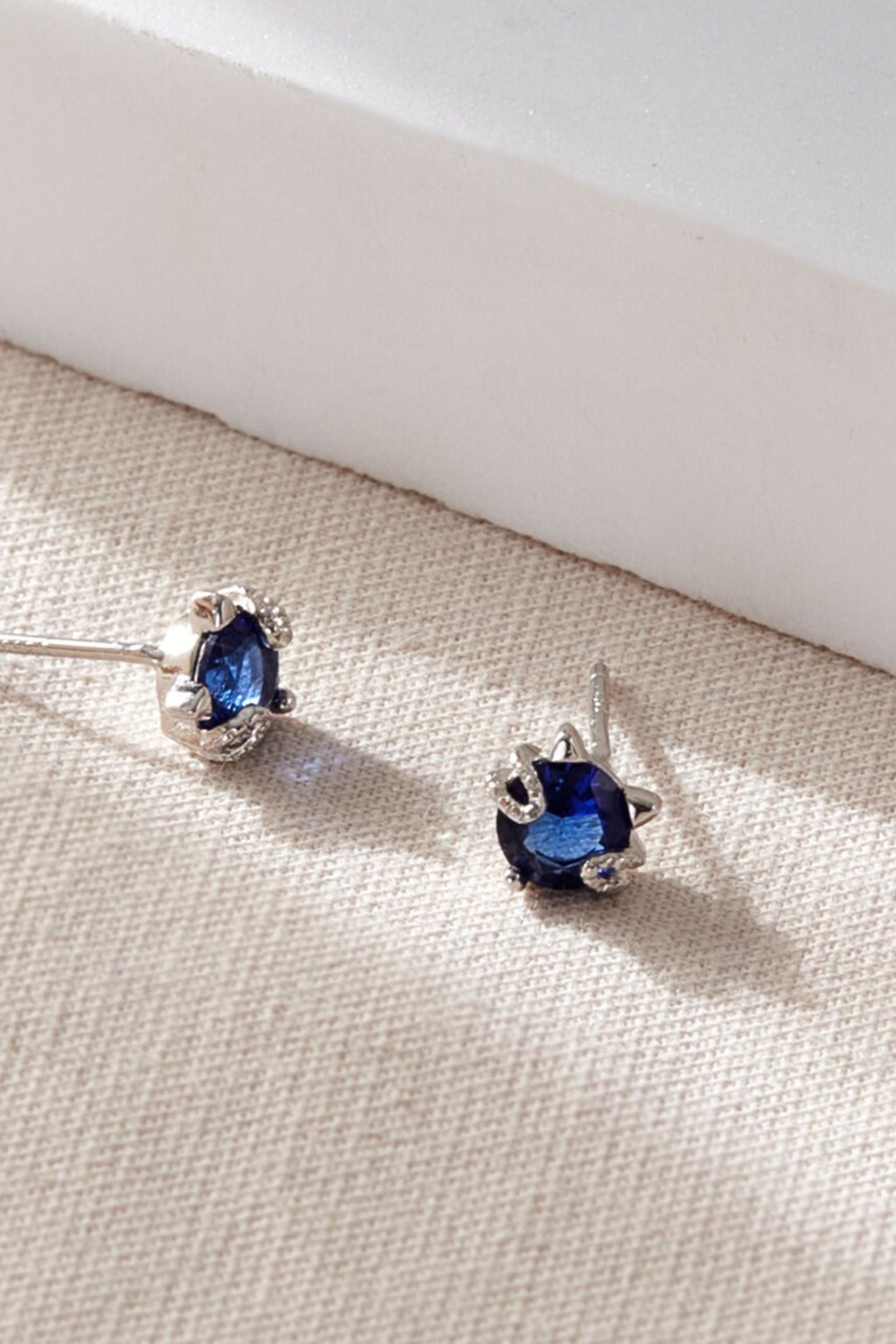 sterling-silver-cz-cat-studs-in-silver-blue