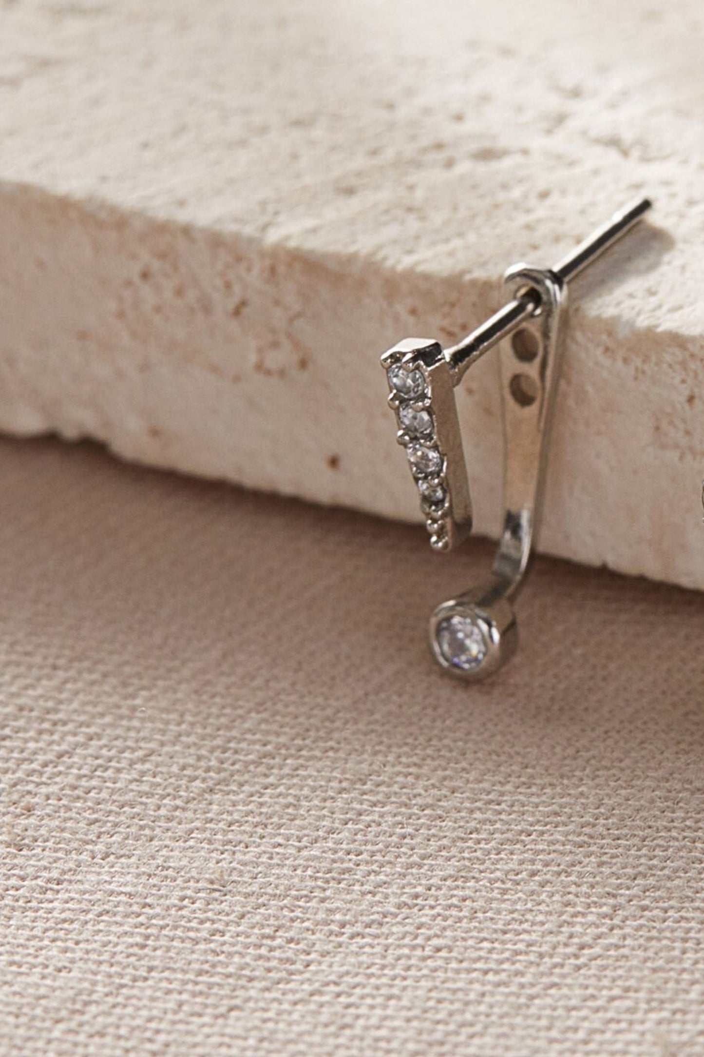 exclamation-mark-cz-ear-jacket-in-silver-single-closeup