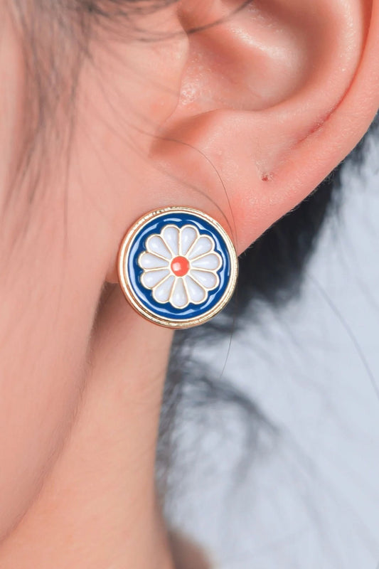 round-enamel-daisy-studs-model