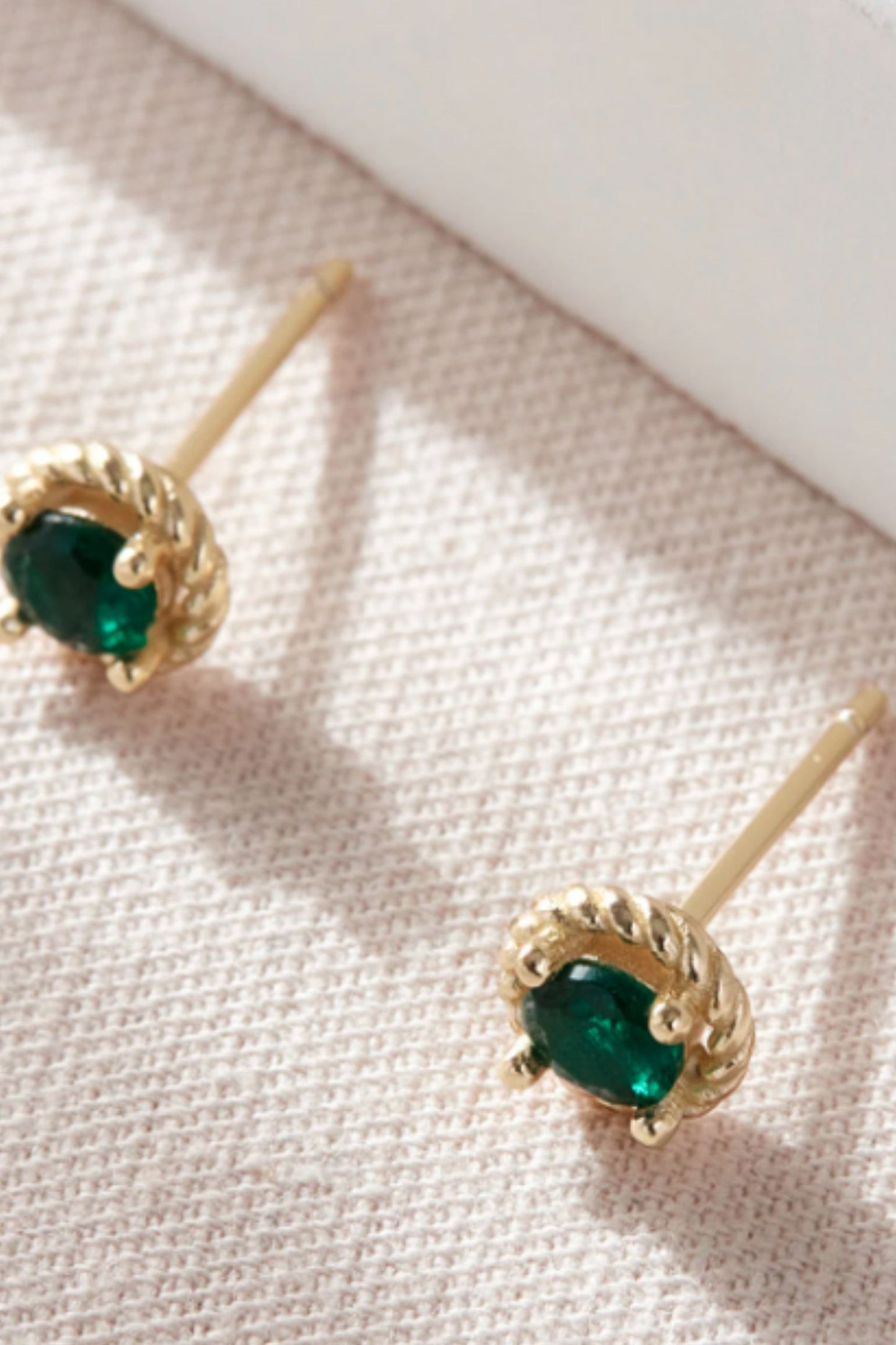 sterling-silver-round-emerald-green-studs-in-gold