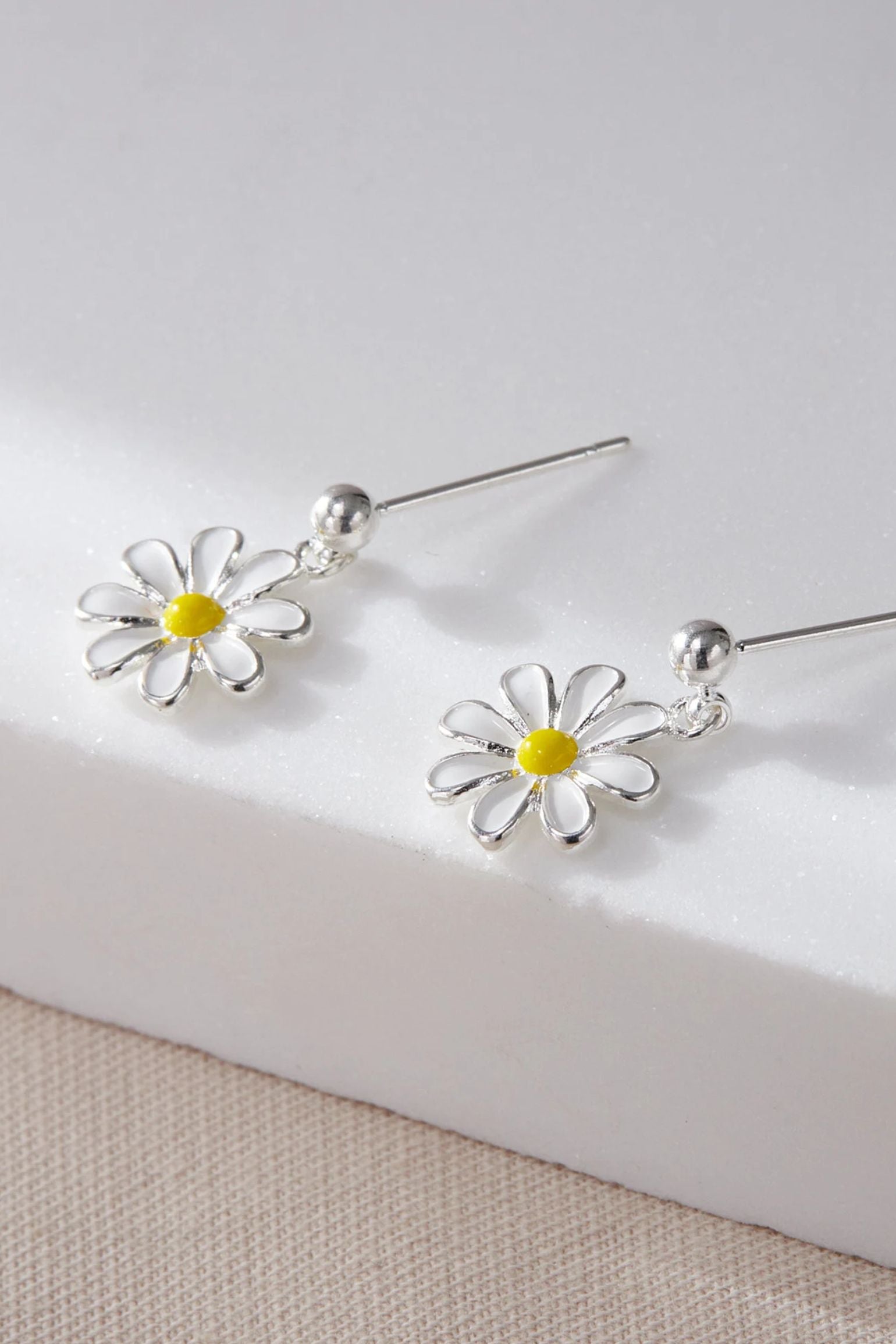 sterling-silver-daisy-drop-earrings-closeup
