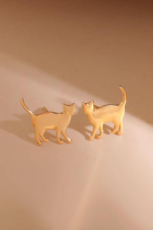 sterling-silver-cute-cat-studs-in-gold-closeup