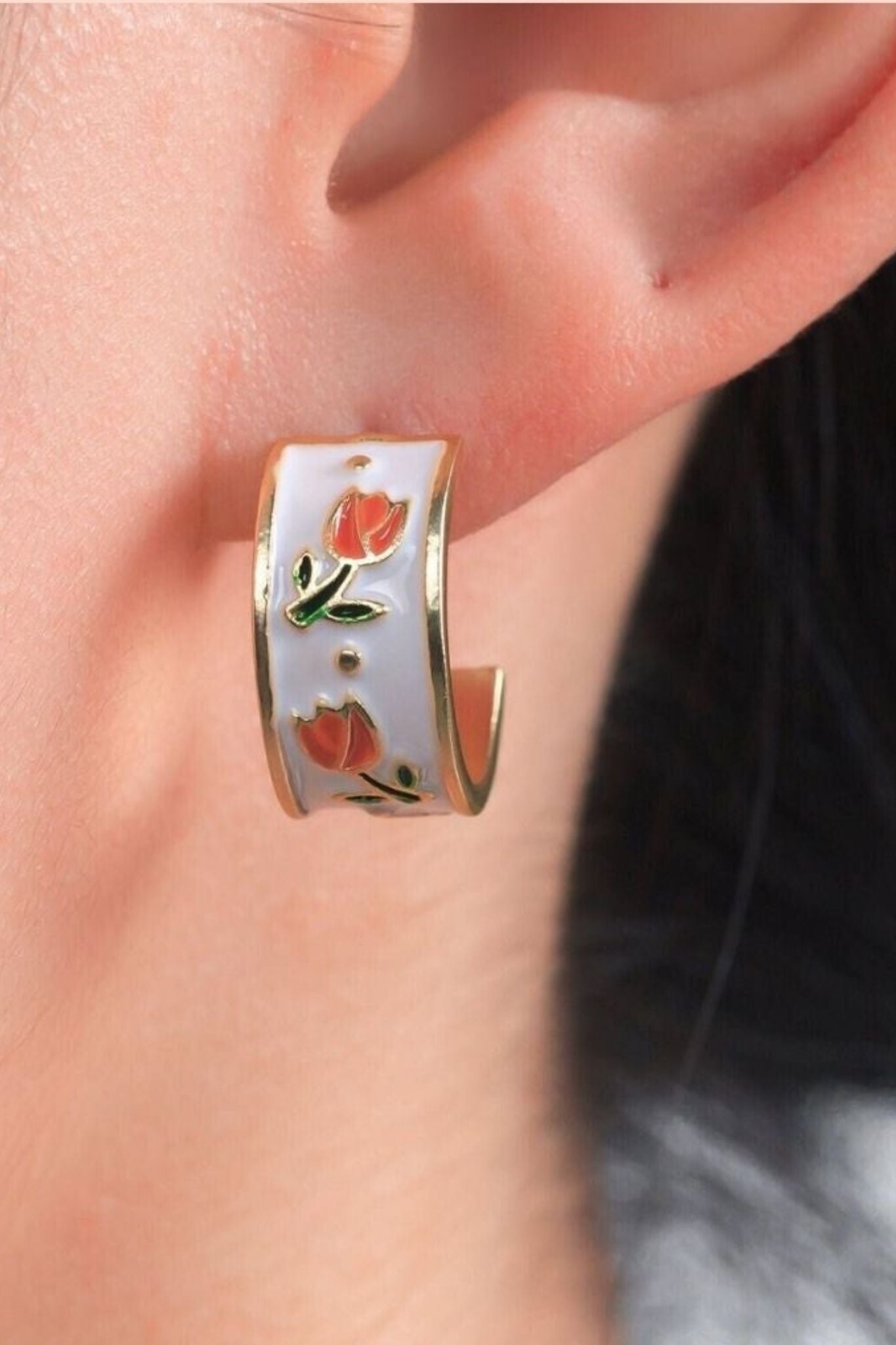 white-tulip-flower-half-hoops