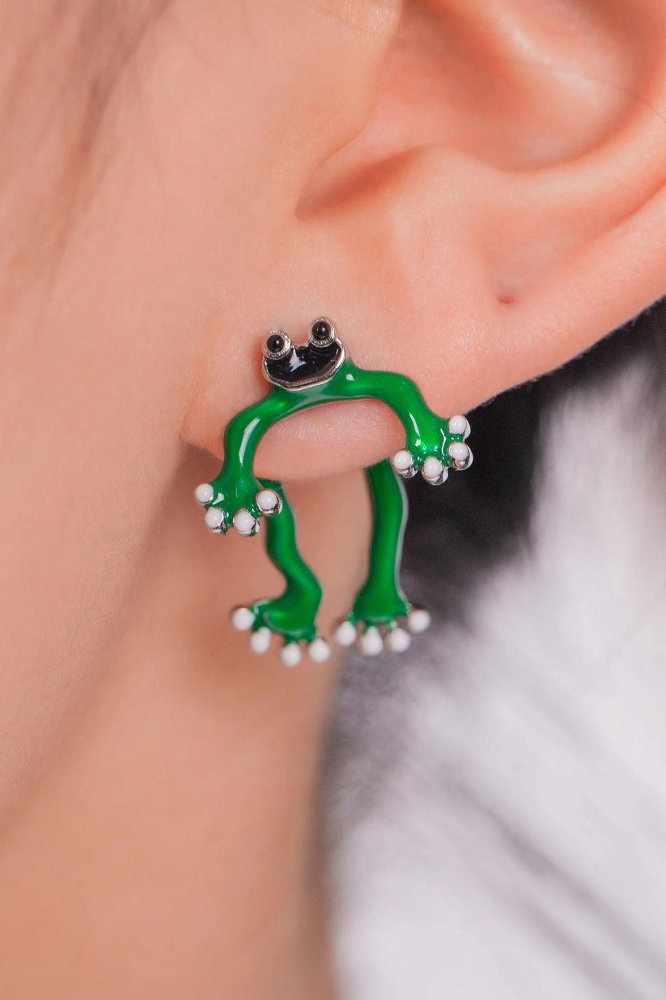 green-frog-ear-jacket-model