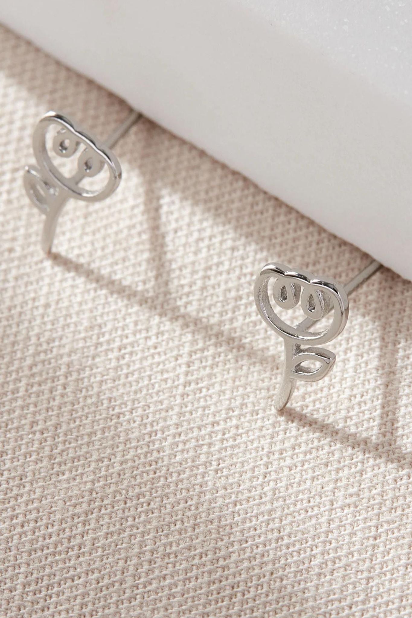tulip-stud-earrings