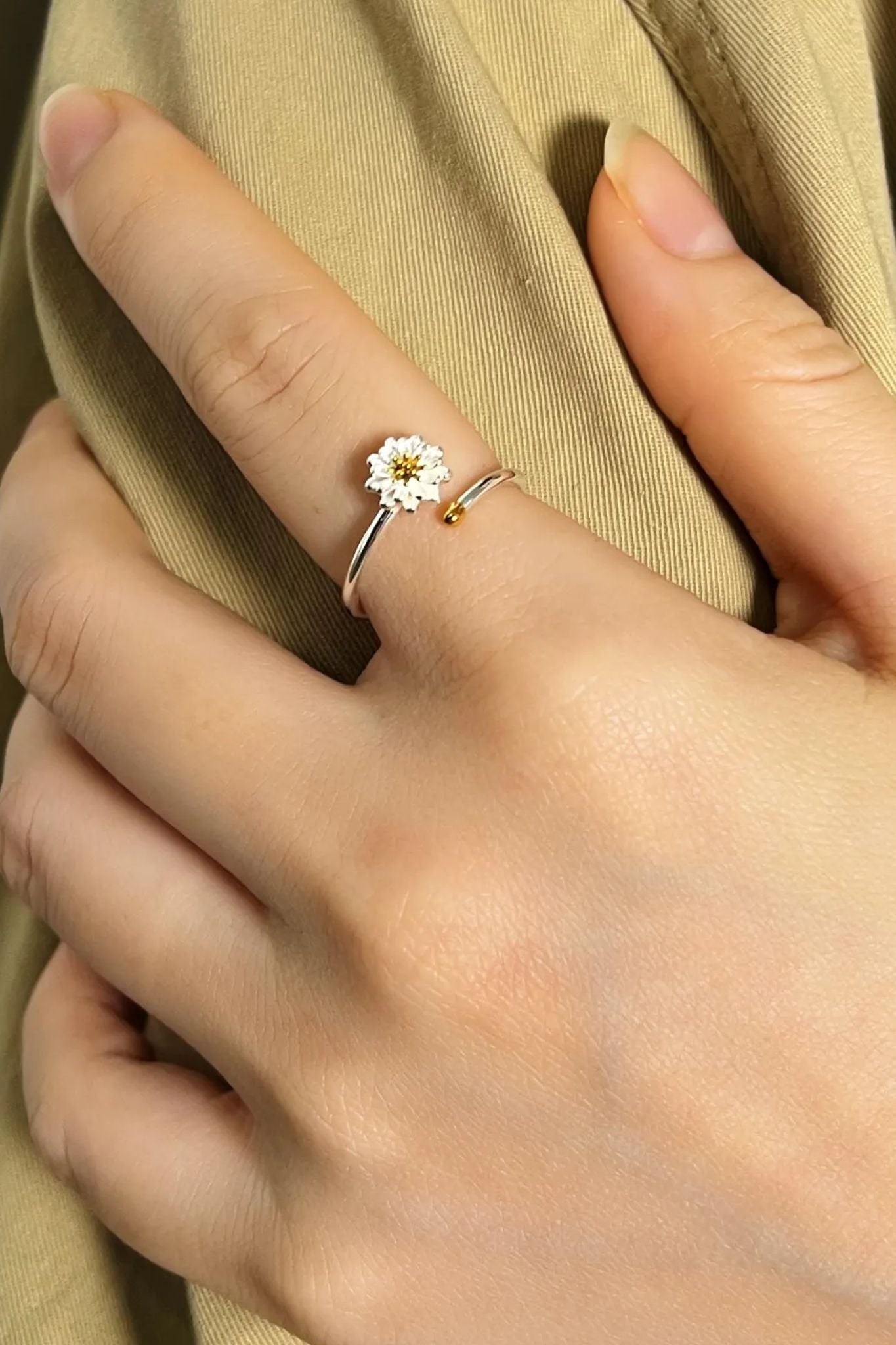 sterling-silver-daisy-wrap-ring-model-finger
