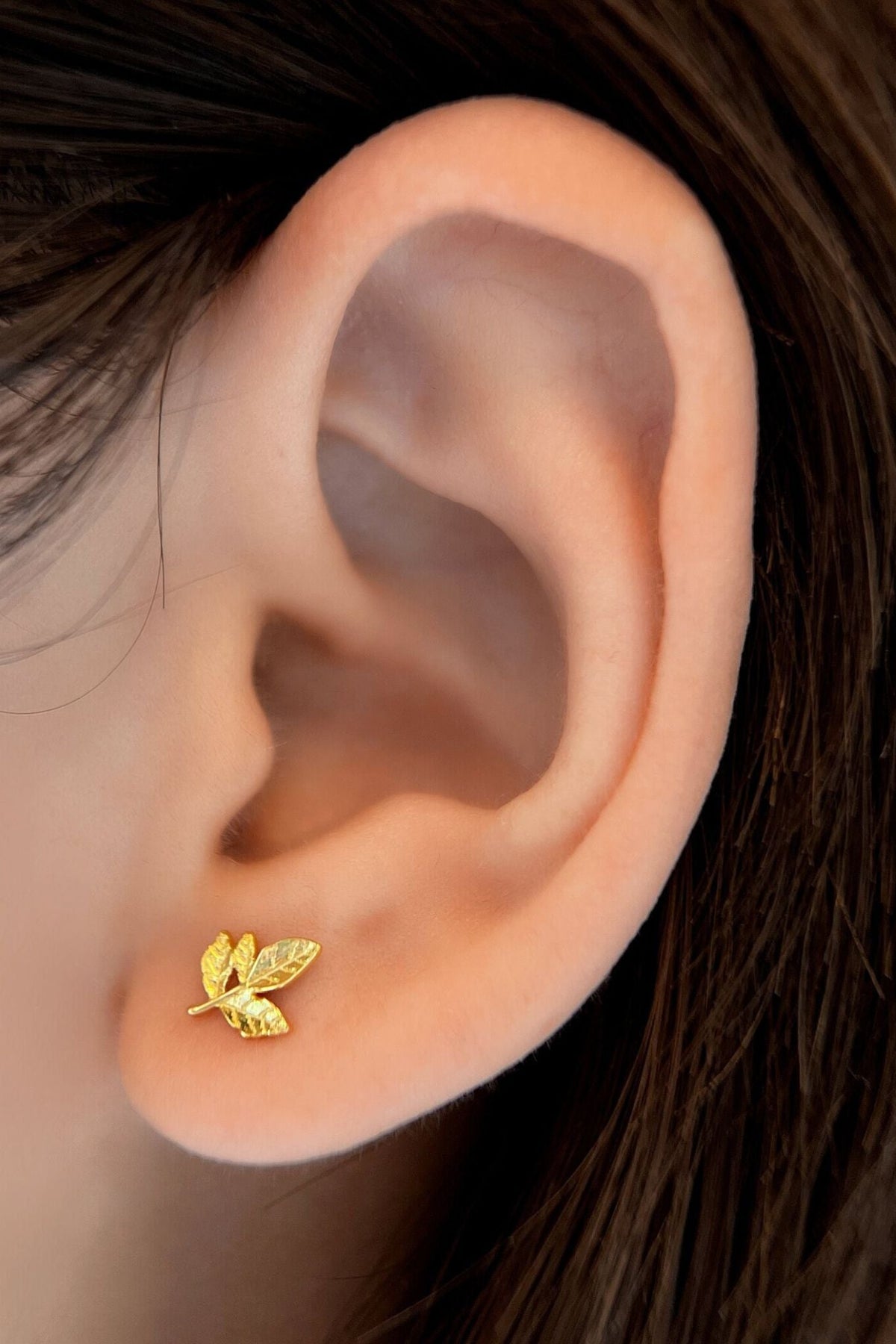sterling-silver-leaf-stud-earrings-in-gold-model