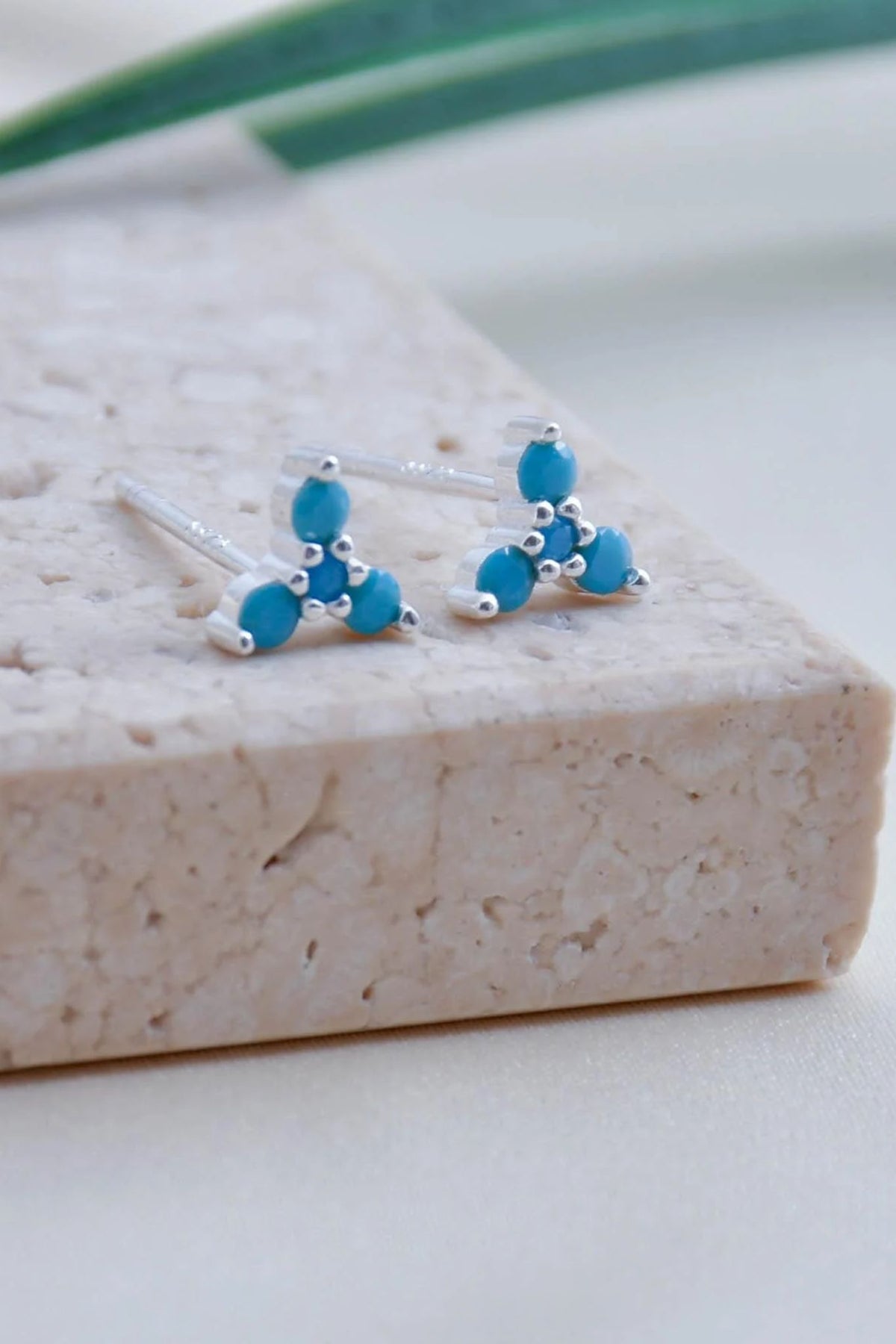 sterling-silver-turquoise-flower-studs-front