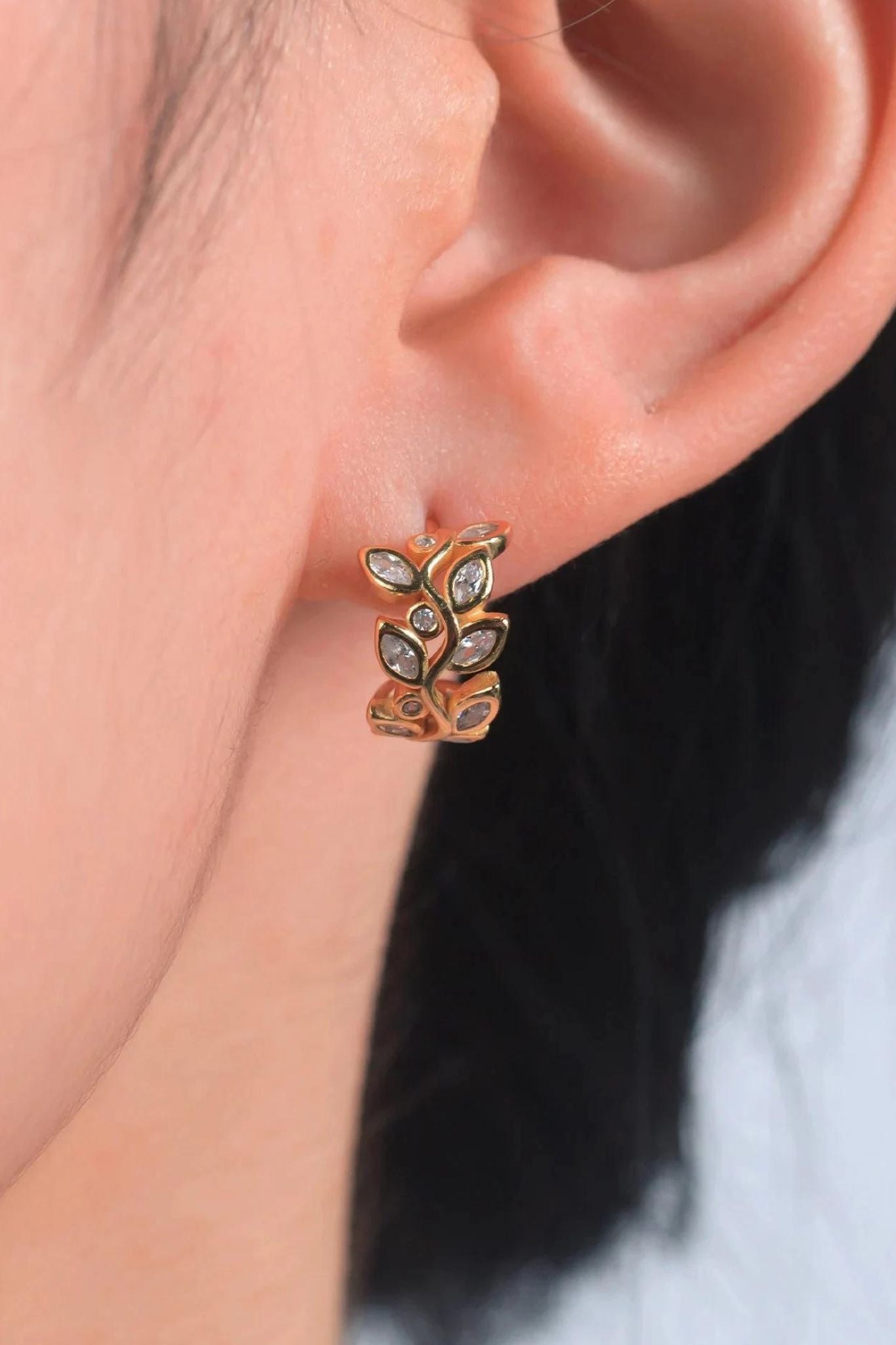 sterling-silver-cz-olive-leaf-hoops-in-gold-model