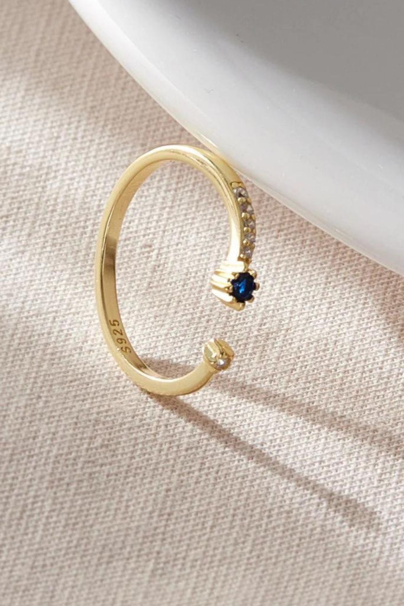sterling-silver-blue-zircon-ring-closeup