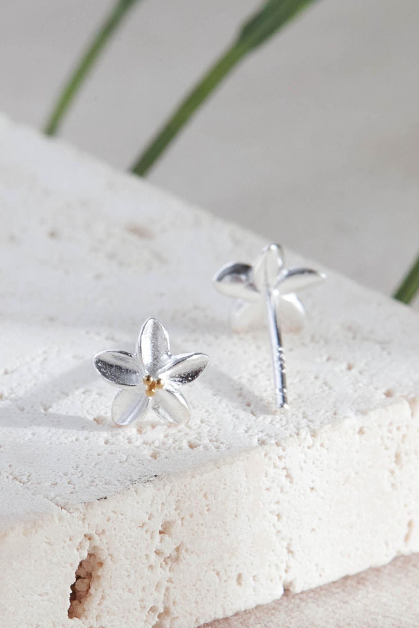 sterling-silver-minimalist-flower-studs-front-back