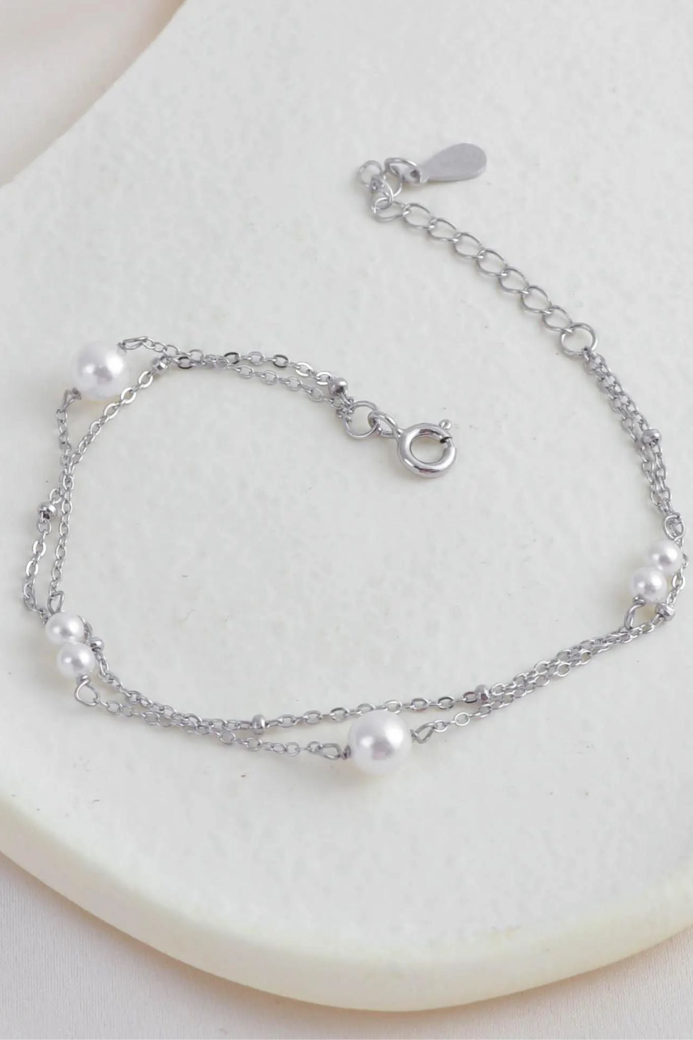sterling-silver-pearl-double-chain-bracelet-closeup
