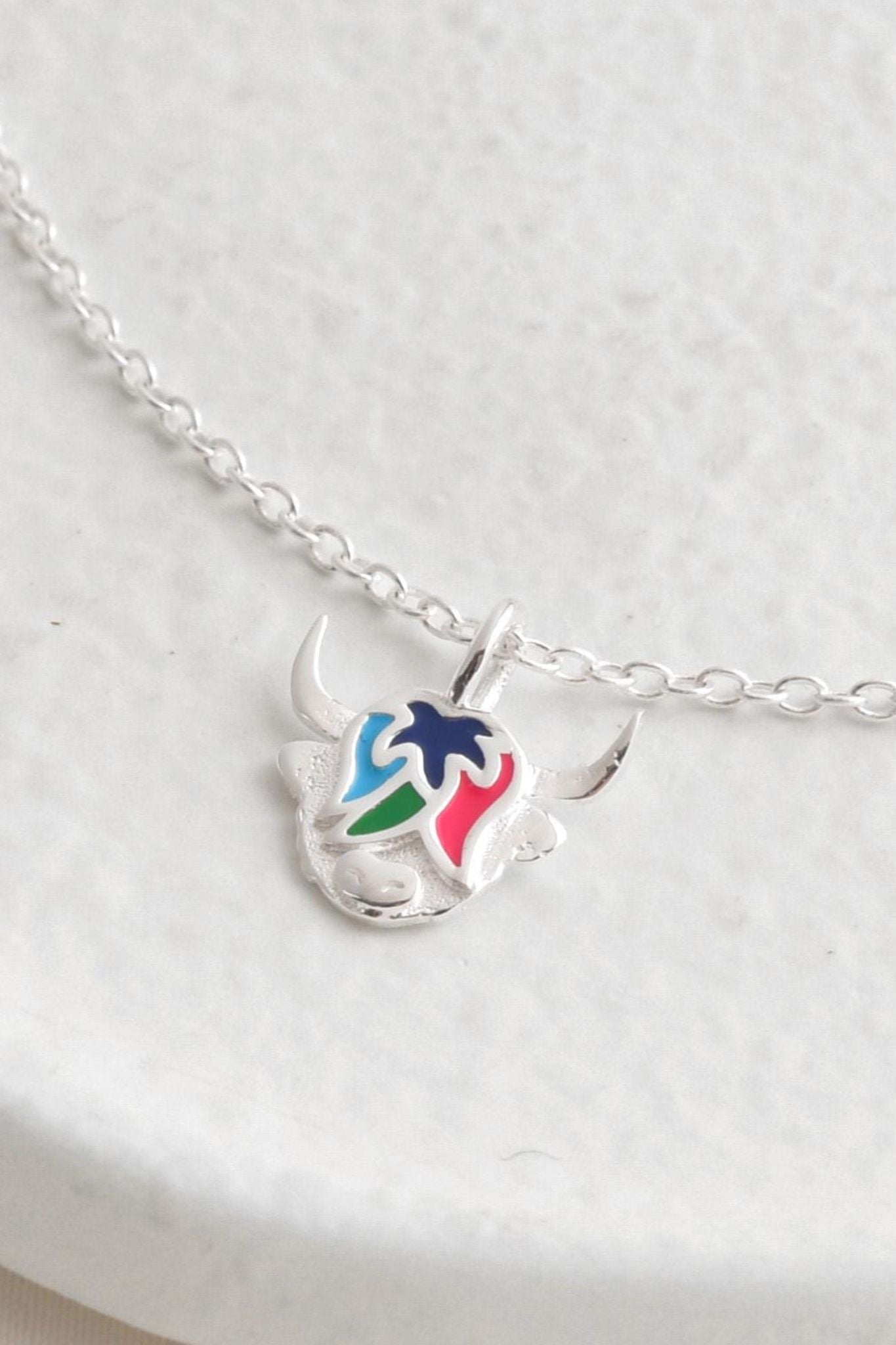 sterling-silver-multicoloured-highland-cow-necklace-closeup