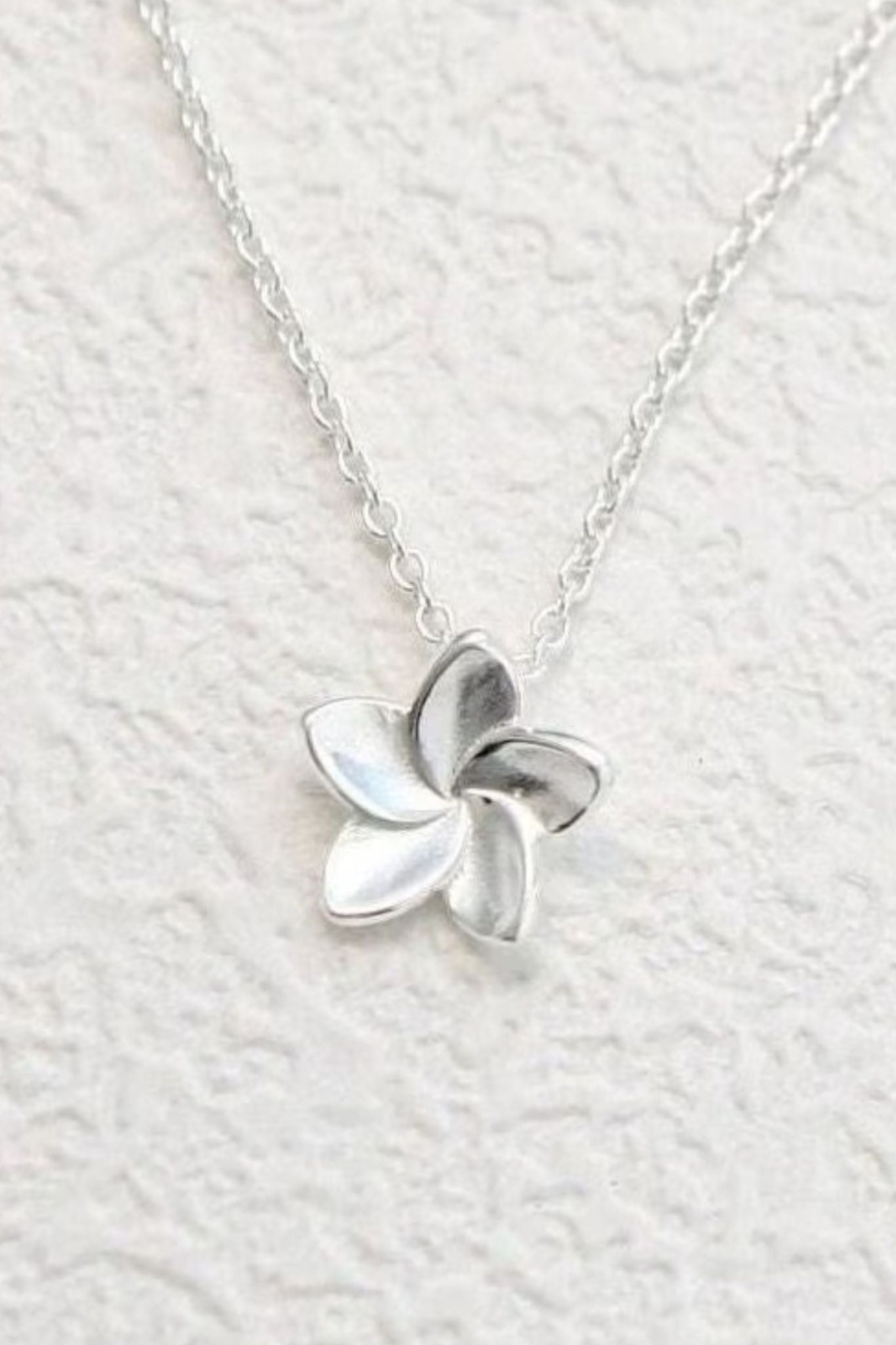 sterling-silver-flower-necklace-pendant-closeup