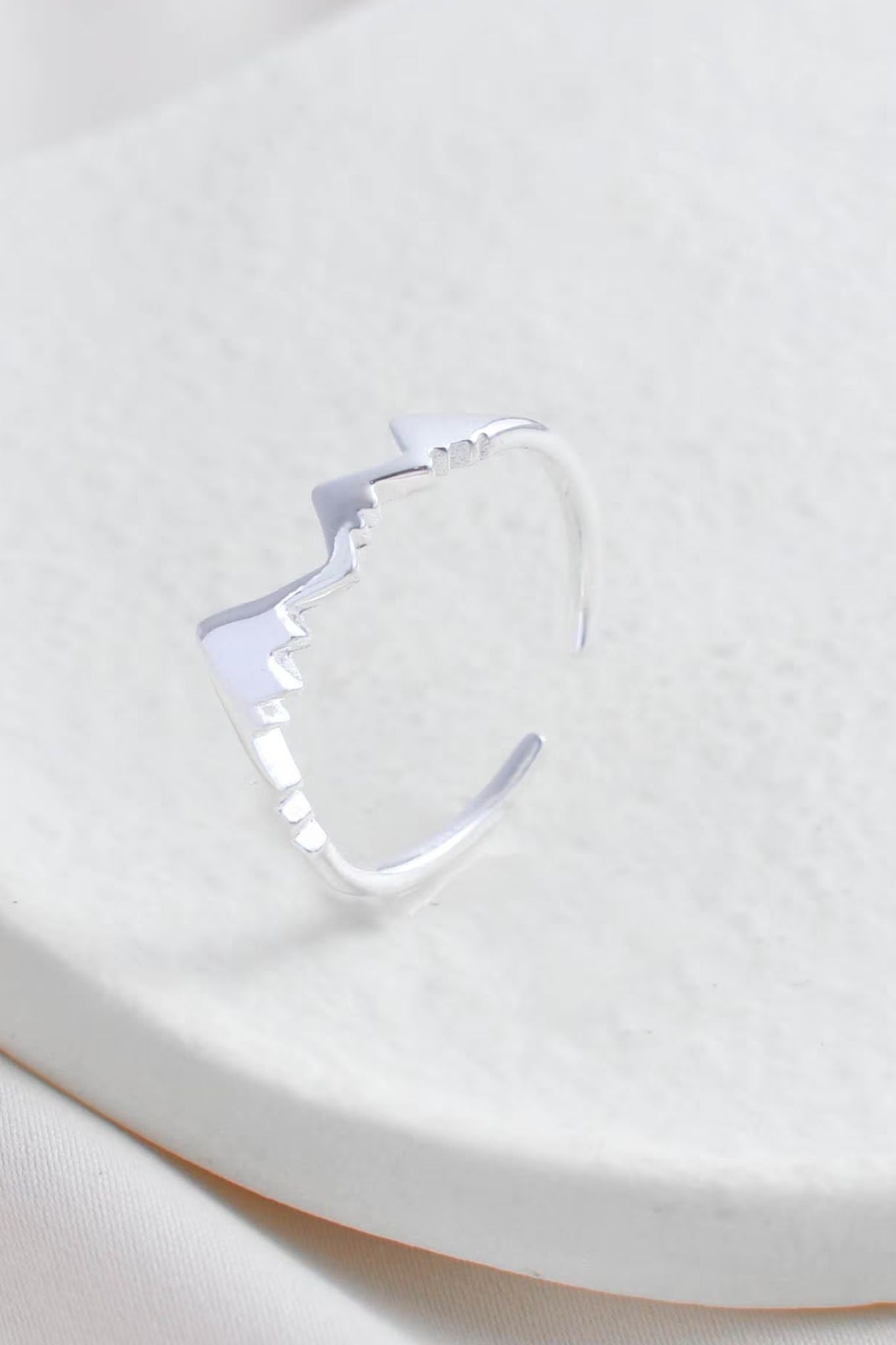 sterling-silver-mountain-ring-closeup