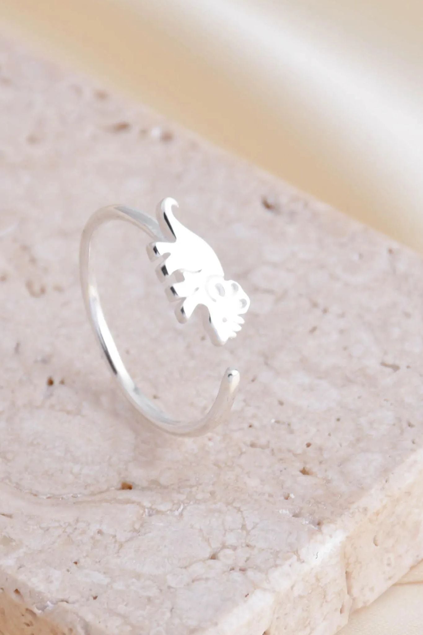 sterling-silver-triceratops-dinosaur-ring-closeup
