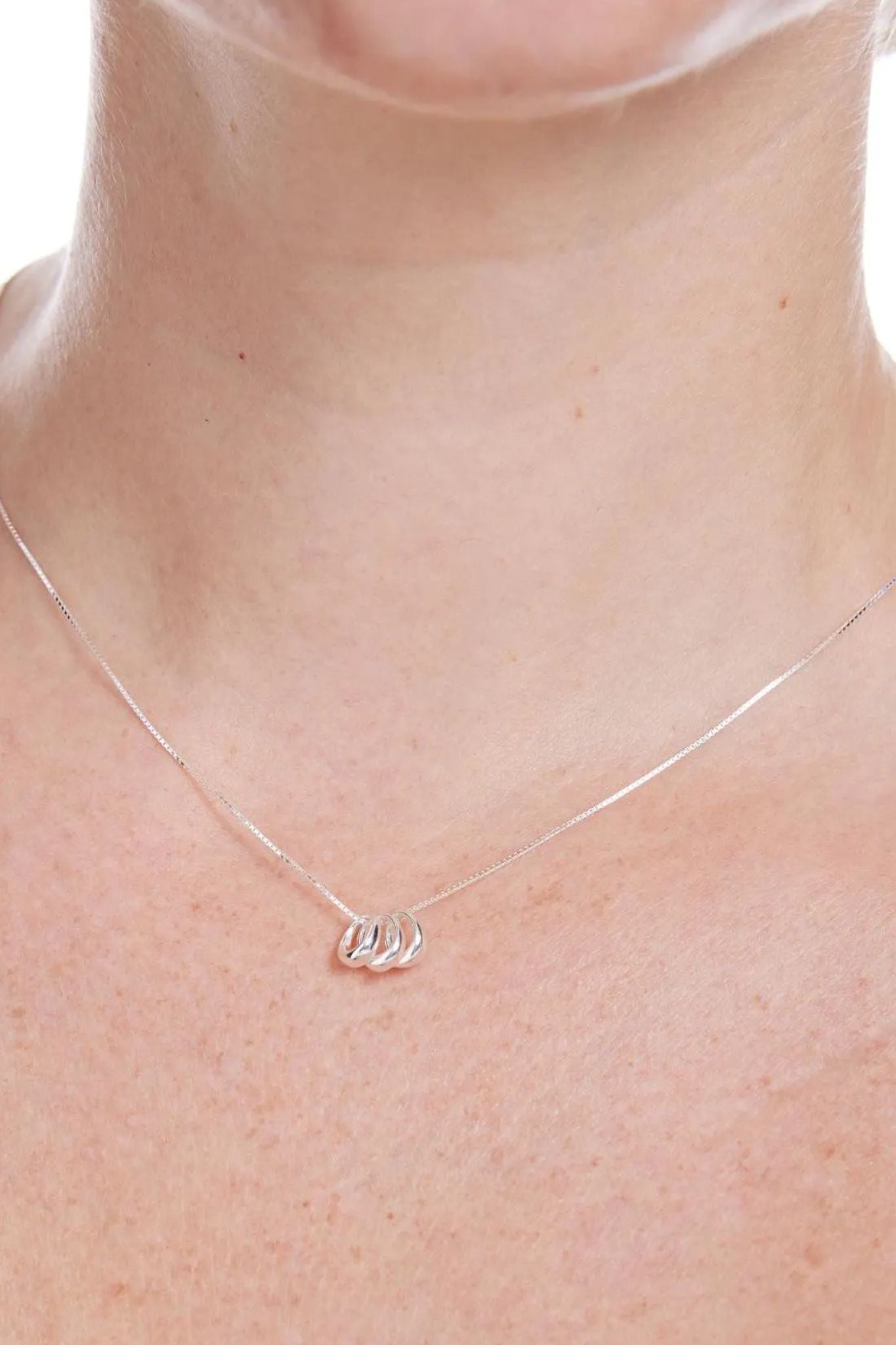 sterling-silver-minimalist-triple-hoop-necklace-model-neckline