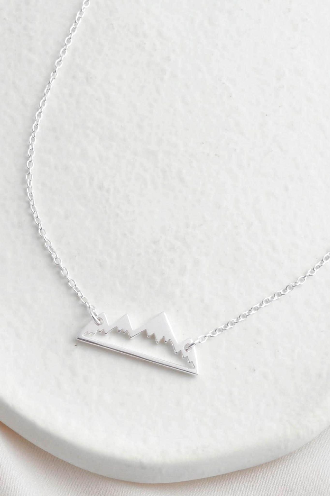 sterling-silver-snow-capped-mountain-necklace-closeup-pendant