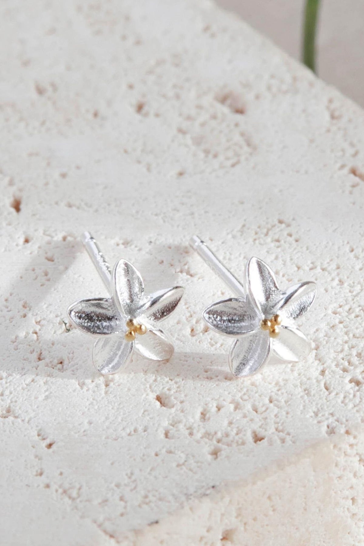 sterling-silver-minimalist-flower-studs