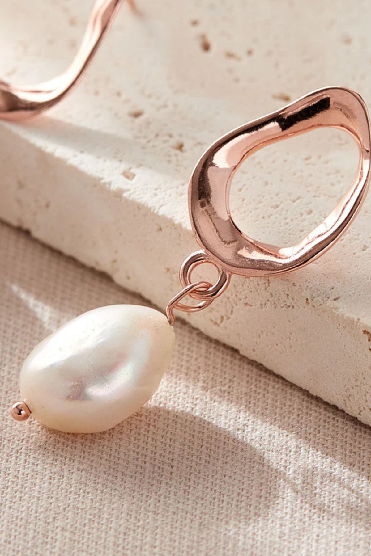sterling-silver-baroque-pearl-drop-earrings-in-rose-gold-closeup